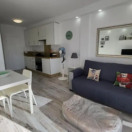 Fantastic With Seaview 아데제