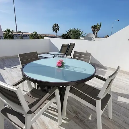 Fantastic With Seaview 아데제